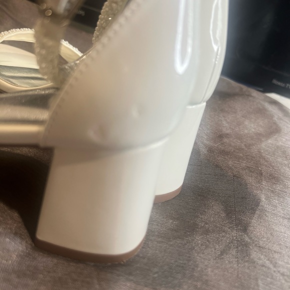 Elegant White Beaded Women's Heels - Picture 5 of 10
